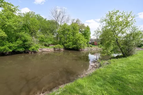 View/Area - 910 Red Fox Ln, Oak Brook, IL 60523 photo 2 of 9