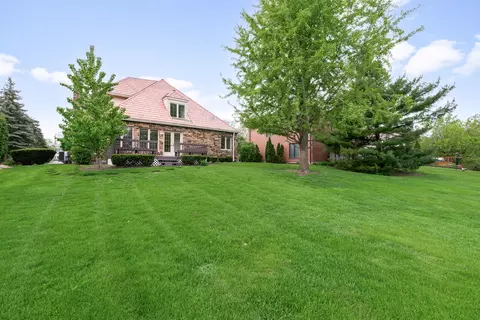 Exterior - 910 Red Fox Ln, Oak Brook, IL 60523 photo 2 of 9