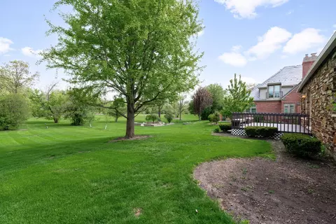 Exterior - 910 Red Fox Ln, Oak Brook, IL 60523 photo 8 of 9