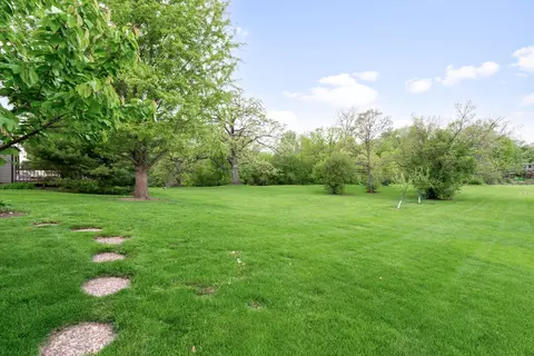 Exterior - 910 Red Fox Ln, Oak Brook, IL 60523 photo 7 of 9