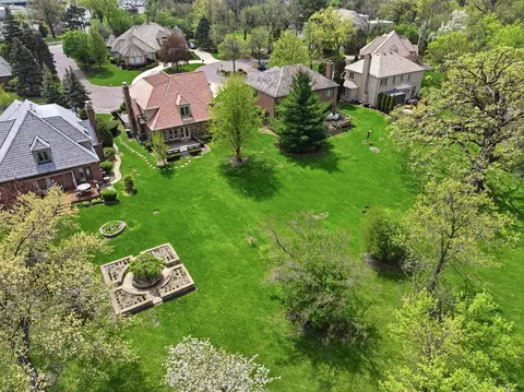 View/Area - 910 Red Fox Ln, Oak Brook, IL 60523 photo 1 of 9