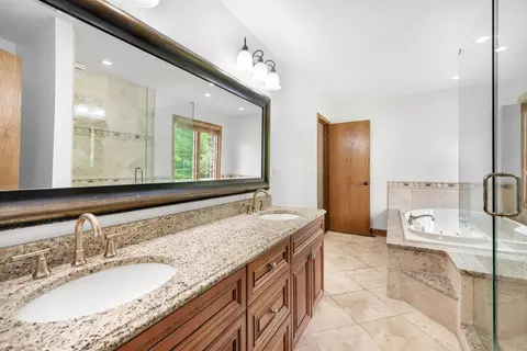 Bath - 910 Red Fox Ln, Oak Brook, IL 60523 photo 2 of 7