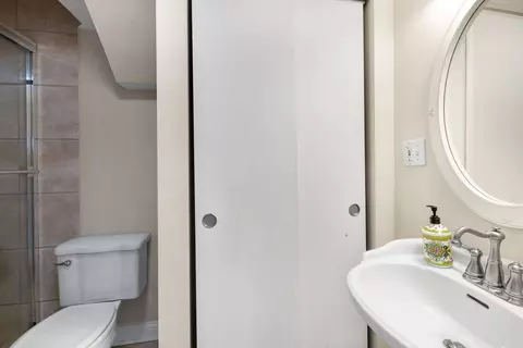 Bath - 910 Red Fox Ln, Oak Brook, IL 60523 photo 7 of 7