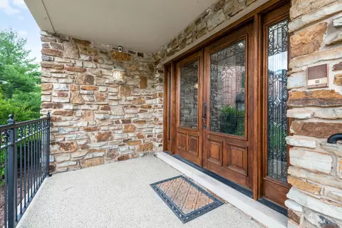 Entry Way - 910 Red Fox Ln, Oak Brook, IL 60523 photo 4 of 4