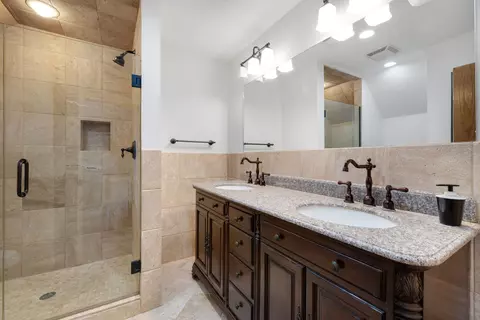 Bath - 910 Red Fox Ln, Oak Brook, IL 60523 photo 5 of 7