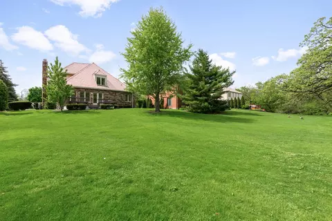 Exterior - 910 Red Fox Ln, Oak Brook, IL 60523 photo 5 of 9