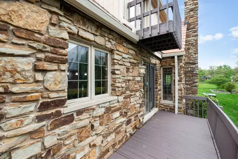 Exterior - 910 Red Fox Ln, Oak Brook, IL 60523 photo 4 of 9