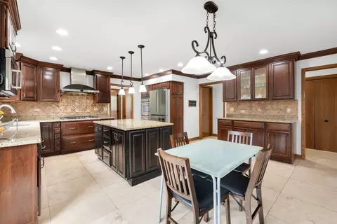 Kitchen - 910 Red Fox Ln, Oak Brook, IL 60523 photo 2 of 3