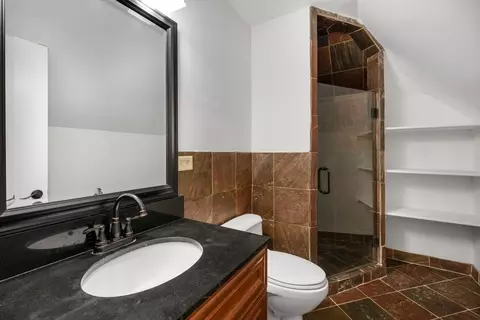 Bath - 910 Red Fox Ln, Oak Brook, IL 60523 photo 6 of 7