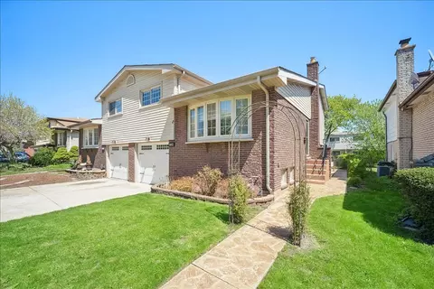 1739 N Windsor Dr, Arlington Heights, IL 60004