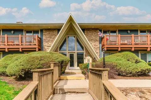 300 Opatrny Dr #224, Fox River Grove, IL 60021