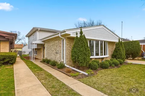 9437 Lockwood Ave, Skokie, IL 60077