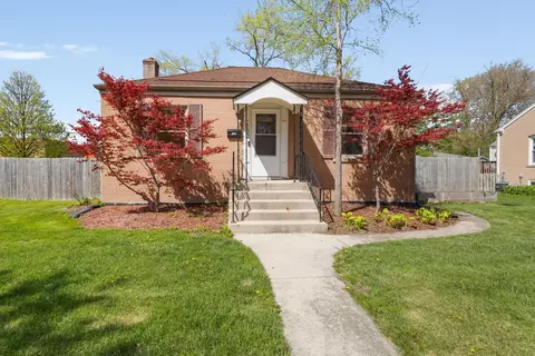 132 Hiawatha Dr, Clarendon Hills, IL 60514