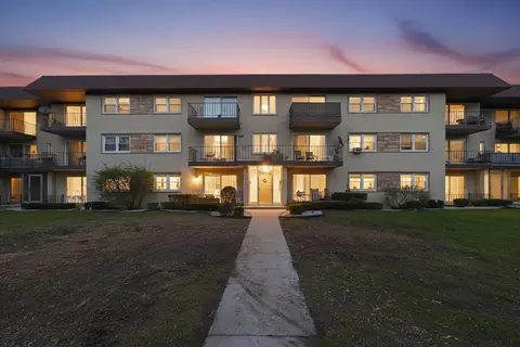 5211 N Potawatomie Ave #206, Chicago, IL 60656