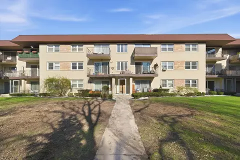 5211 N Potawatomie Ave #206, Chicago, IL 60656