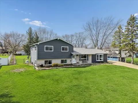 2 N548 Pleasant Ave, Glen Ellyn, IL 60137