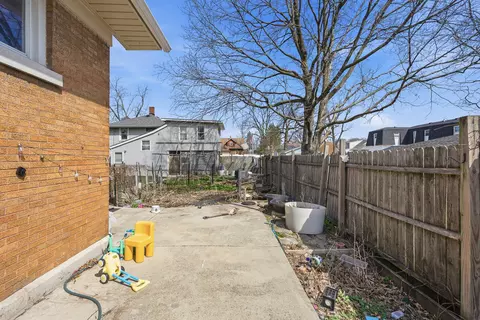 Exterior - 618 E 12th St, Lockport, IL 60441 photo 9 of 14
