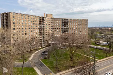 7141 N Kedzie Ave #403, Chicago, IL 60645
