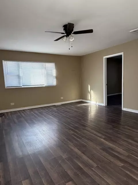 Living - 16130 Justine St, Markham, IL 60428 photo 4 of 6