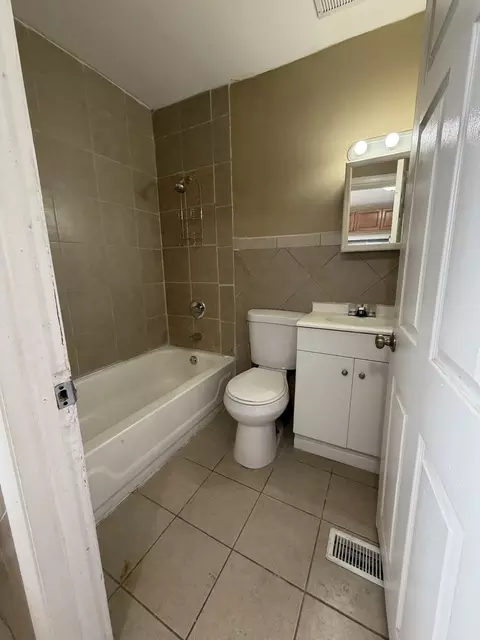 Bath - 16130 Justine St, Markham, IL 60428 photo 2 of 2
