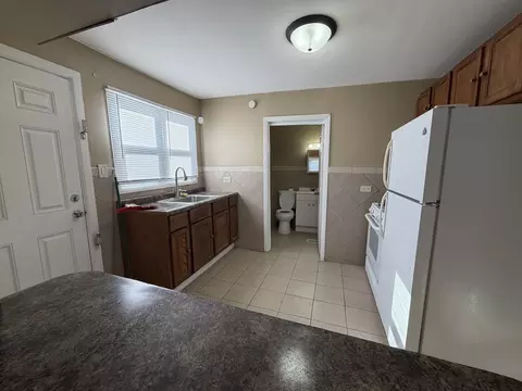 Kitchen - 16130 Justine St, Markham, IL 60428 photo 1 of 2