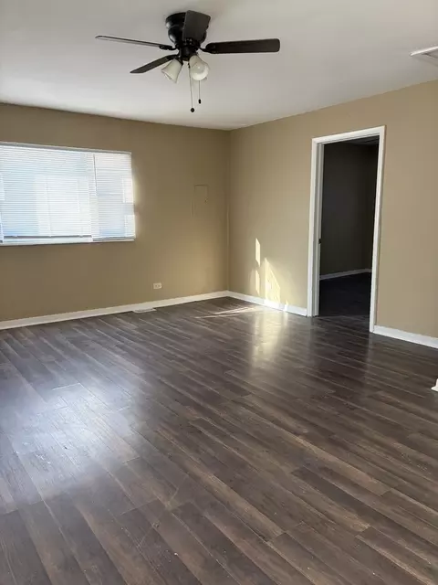Living - 16130 Justine St, Markham, IL 60428 photo 3 of 6