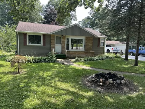 40541 N Il Route 83 Rte, Antioch, IL 60002