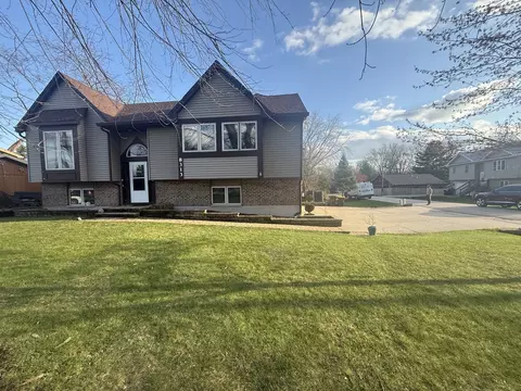 8313 Garrison Rd, Wonder Lake, IL 60097
