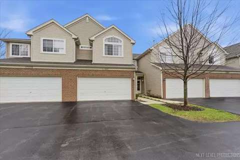 17660 S Alta Dr, Lockport, IL 60441