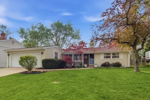 492 Weidner Rd, Buffalo Grove, IL 60089
