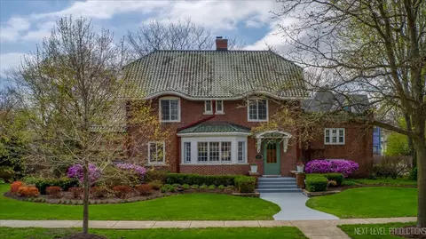 846 W Downer Pl, Aurora, IL 60506