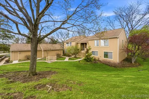 746 Oak Hill Rd #A, Lake Barrington, IL 60010