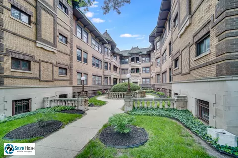 945 E Hyde Park Blvd #2, Chicago, IL 60615