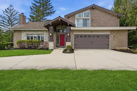 75 Regent Dr, Oak Brook, IL 60523