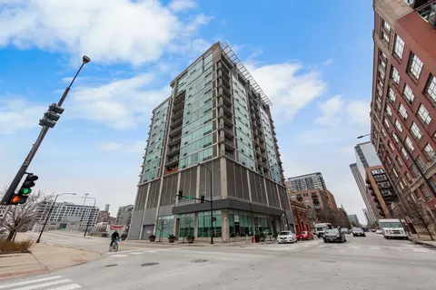 700 W Van Buren St #709, Chicago, IL 60607