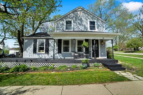 26 E Van Buren St, Oswego, IL 60543