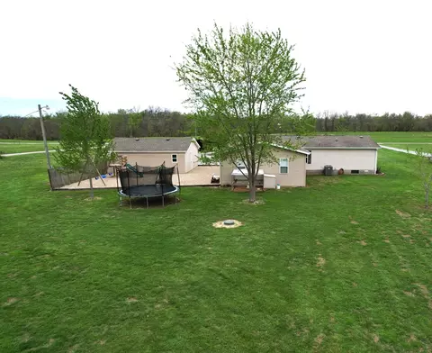 Exterior - 16495 E Robin Rd, Mount Vernon, IL 62864 photo 6 of 7