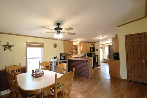 Dining - 16495 E Robin Rd, Mount Vernon, IL 62864 photo 1 of 2