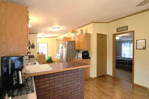 Kitchen - 16495 E Robin Rd, Mount Vernon, IL 62864 photo 1 of 4