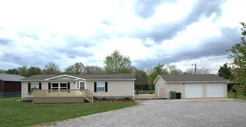 16495 E Robin Rd, Mount Vernon, IL 62864