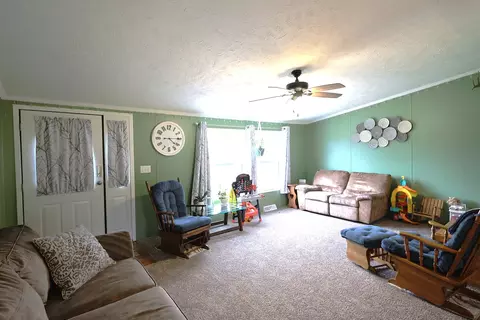 Living - 16495 E Robin Rd, Mount Vernon, IL 62864 photo 3 of 3