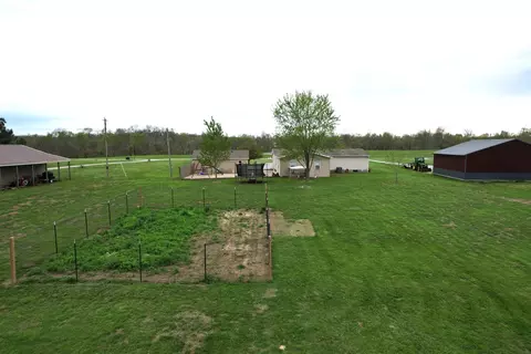 Exterior - 16495 E Robin Rd, Mount Vernon, IL 62864 photo 7 of 7