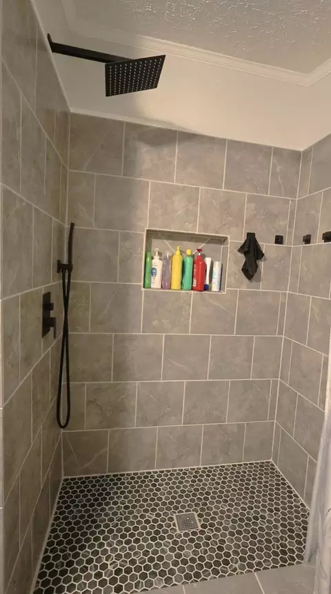 Bath - 16495 E Robin Rd, Mount Vernon, IL 62864 photo 3 of 5
