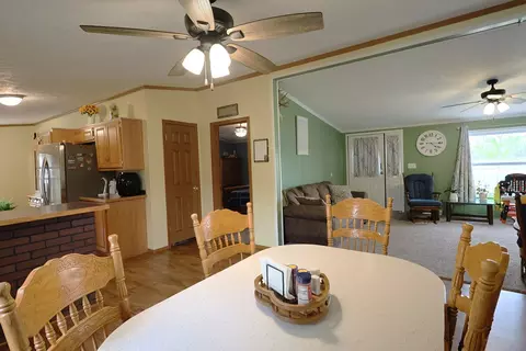 Dining - 16495 E Robin Rd, Mount Vernon, IL 62864 photo 2 of 2
