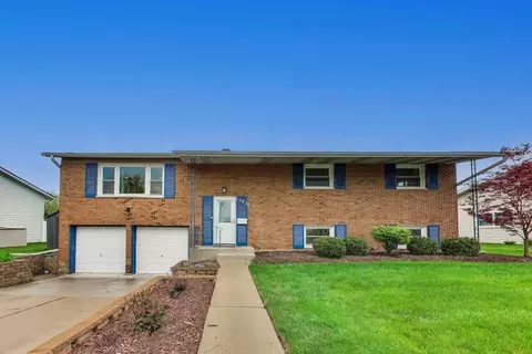 1061 E Sayles Dr, Palatine, IL 60074