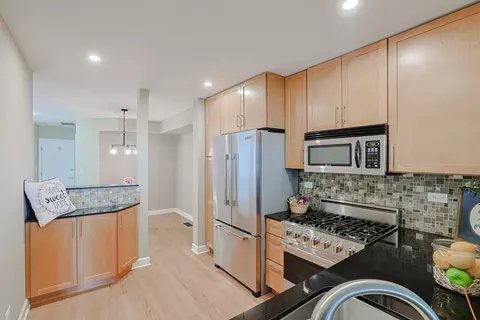 Kitchen - 2004 Waverly Ln, Algonquin, IL 60102 photo 4 of 4