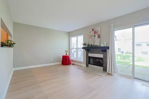 Living - 2004 Waverly Ln, Algonquin, IL 60102 photo 1 of 4