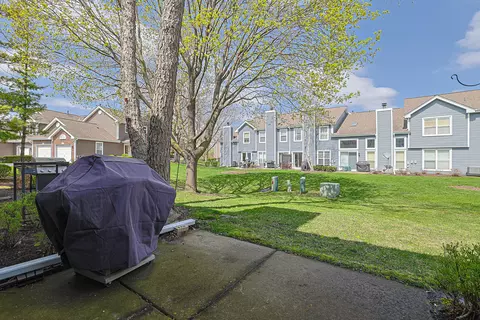 Exterior - 2004 Waverly Ln, Algonquin, IL 60102 photo 4 of 8