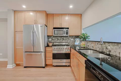 Kitchen - 2004 Waverly Ln, Algonquin, IL 60102 photo 2 of 4