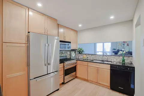 Kitchen - 2004 Waverly Ln, Algonquin, IL 60102 photo 1 of 4